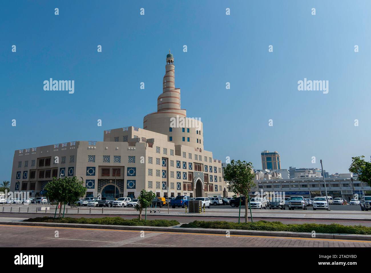 Doha, Katar, 1. November 2023. Blick auf den Al Fanar Spiralturm des Abdullah bin Zaid Al Mahmoud Islamic Cultural CenterCenter Stockfoto