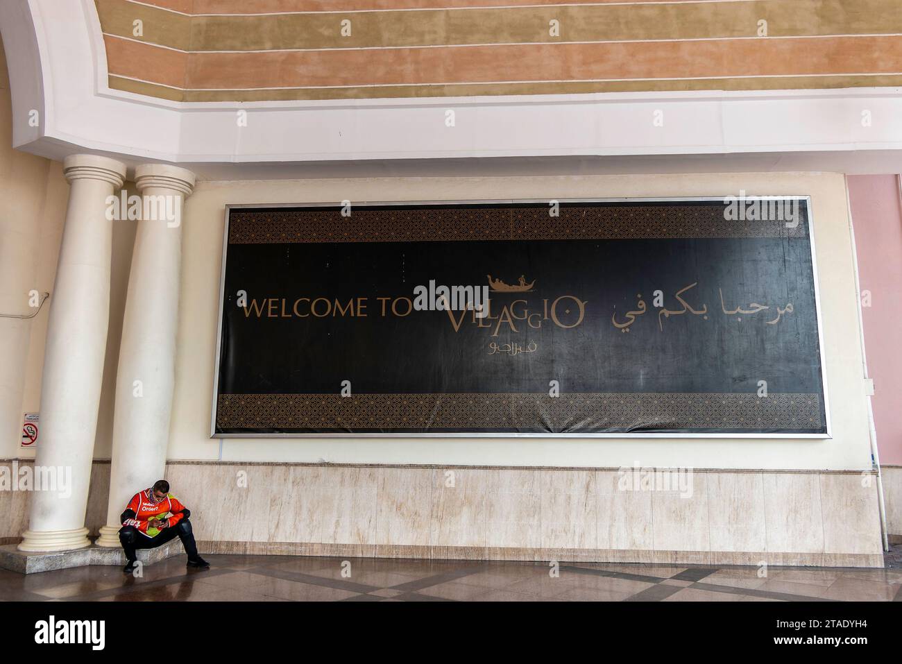 Doha, Katar, 1. November 2023. Willkommen in der Villaggio Mall am Eingang des Einkaufszentrums Stockfoto