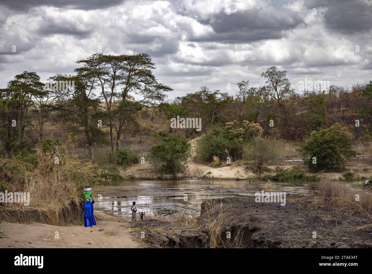 Tansania, Ruvuma Region, Jakika, es gibt kein fließendes Wasser im Dorf, alle Wäsche und Toiletten werden im Fluss erledigt Stockfoto