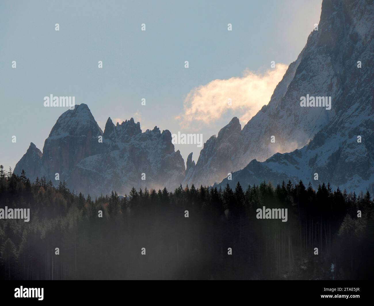 Dolomitenpark Lavaredo Gipfel des Berges Rudo, Croda dei Rondoi, Torre dei Scarperi, Croda dei Baranci, Cima Piatta Alta, Tre Cime di Lavaredo, VI Stockfoto