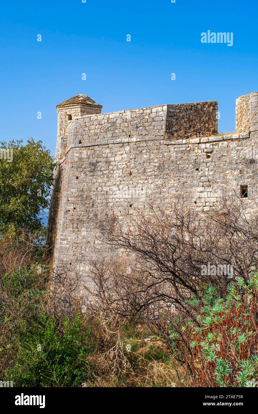 Albanien, Provinz Vlora, albanische Riviera, Umgebung des Himare, Burg von Porto Palermo, erbaut Anfang des 19. Jahrhunderts vom osmanischen Gouverneur Ali Pascha von Tepelena an einem Ort, der bereits im 15. Jahrhundert von den Venezianern befestigt wurde Stockfoto