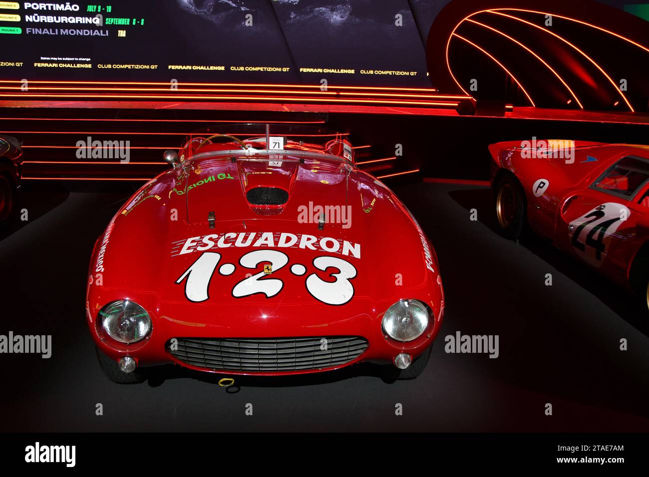 Scarperia, Mugello - 28. Oktober 2023: Ferrari 375 Plus des Jahres 1954 wird während des Ferrari World Finals 2023 auf dem Mugello Circuit in Italien gezeigt. Stockfoto