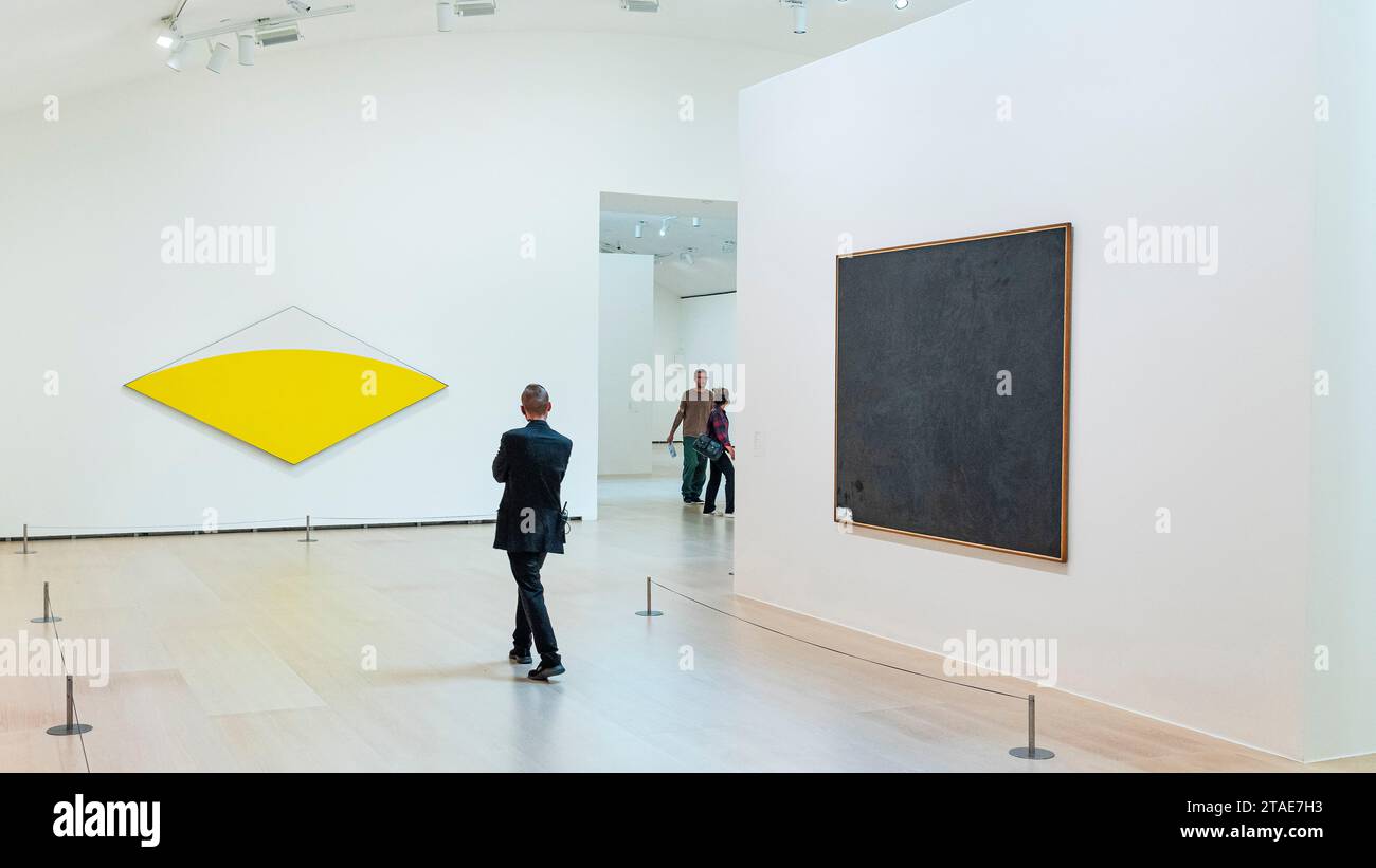 Spanien, Baskenland, Bilbao, die größte Stadt der autonomen Gemeinschaft des Baskenlandes und des Nordens der Iberischen Halbinsel. Das Guggenheim Museum in Bilbao ist ein Museum für moderne und zeitgenössische Kunst, entworfen von Frank Gehry. Stockfoto