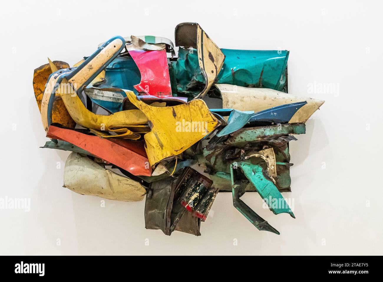 Spanien, Baskenland, Bilbao, die größte Stadt der autonomen Gemeinschaft des Baskenlandes und des Nordens der Iberischen Halbinsel. Das Guggenheim Museum in Bilbao ist ein Museum für moderne und zeitgenössische Kunst, entworfen von Frank Gehry. John Chamberlain, dolores James 1962 Stockfoto