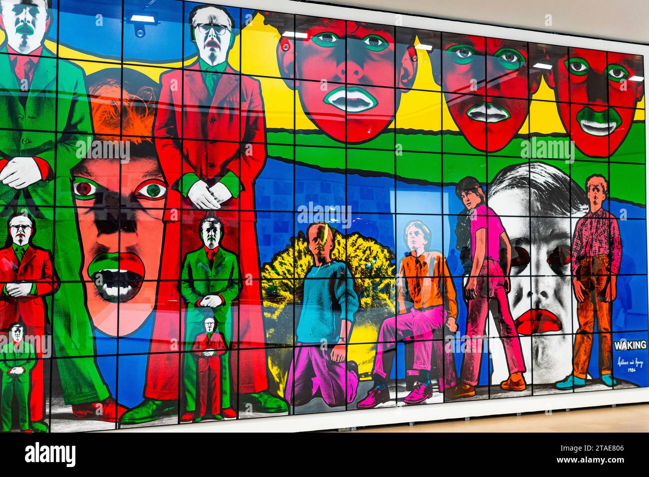 Spanien, Baskenland, Bilbao, die größte Stadt der autonomen Gemeinschaft des Baskenlandes und des Nordens der Iberischen Halbinsel. Das Guggenheim Museum in Bilbao ist ein Museum für moderne und zeitgenössische Kunst, entworfen von Frank Gehry. Gilbert & George, Eveil, 1984 Stockfoto