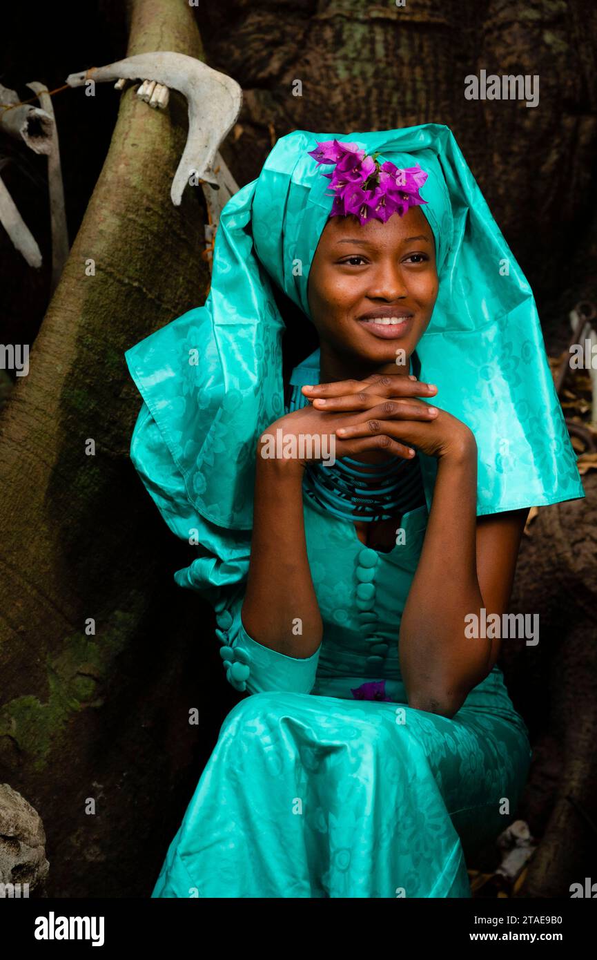 Senegal, Casamance, Cap Skirring Bereich, Porträt von Diola Frau mit traditioneller Kleidung Stockfoto
