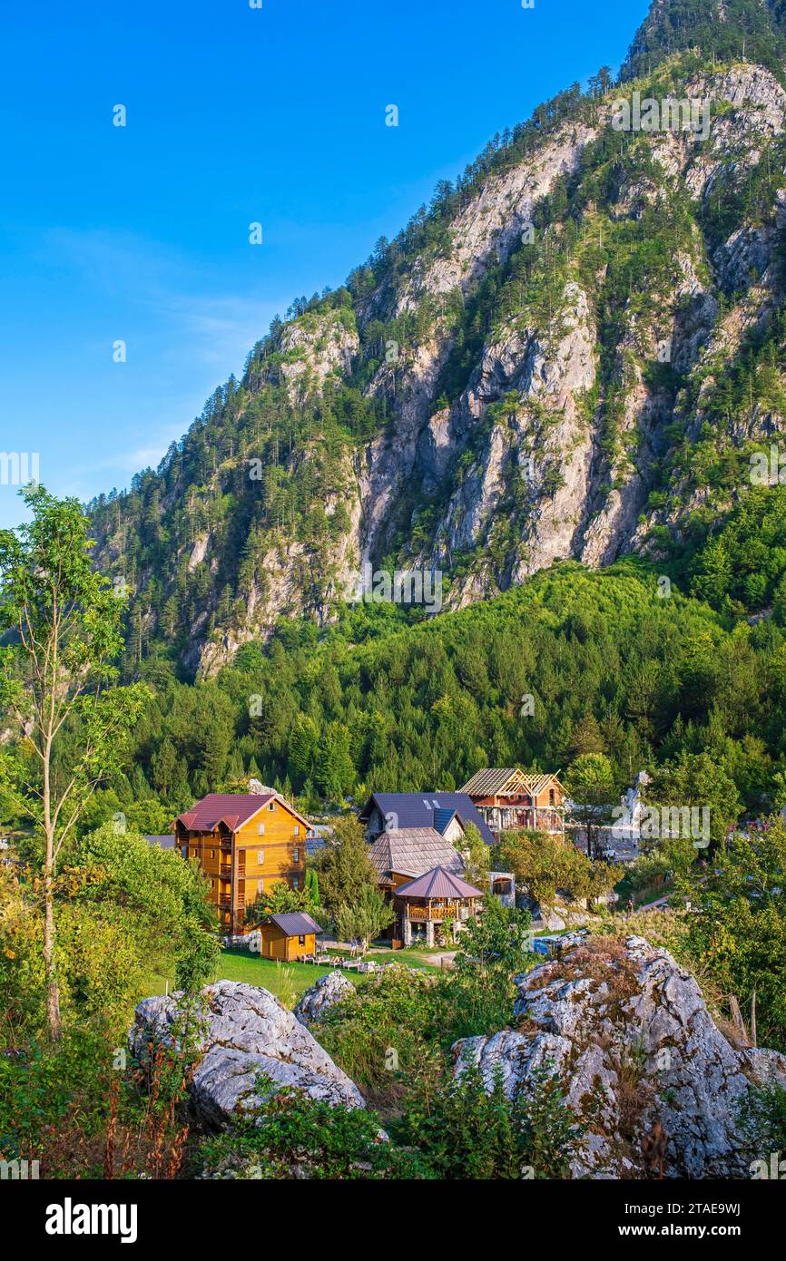 Albanien, Provinz Kukes, Nationalpark Valbona Valley, Unterkünfte für Touristen im Dorf Valbona Stockfoto