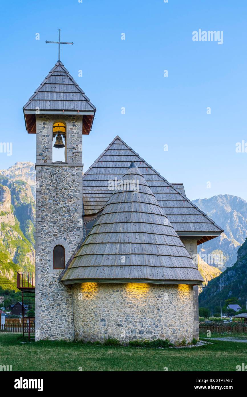 Albanien, Provinz Shkoder, Theth Nationalpark im Herzen der albanischen Alpen, Theth, katholische Kirche, erbaut 1892 und restauriert 2006 Stockfoto