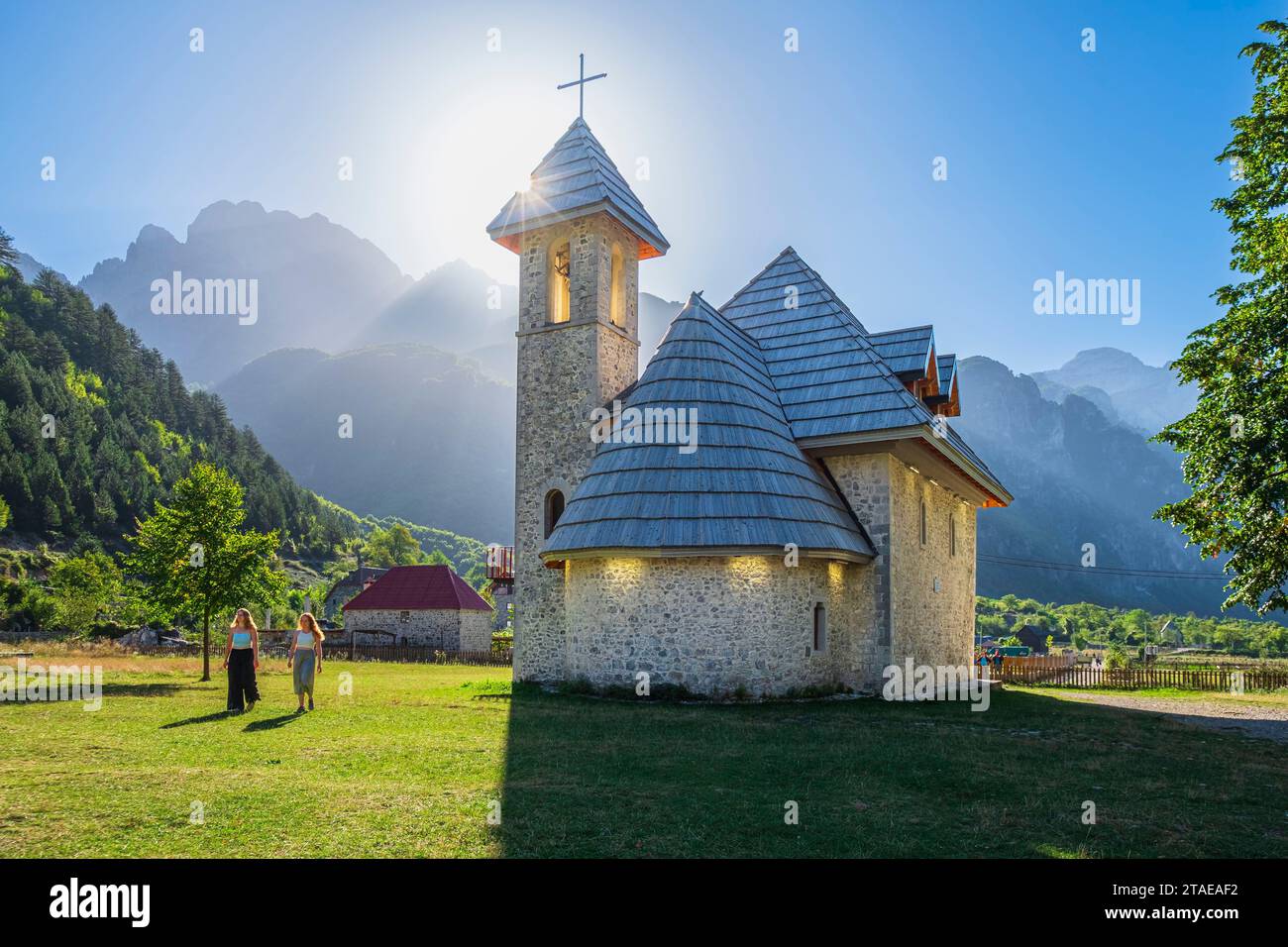 Albanien, Provinz Shkoder, Theth Nationalpark im Herzen der albanischen Alpen, Theth, katholische Kirche, erbaut 1892 und restauriert 2006 Stockfoto