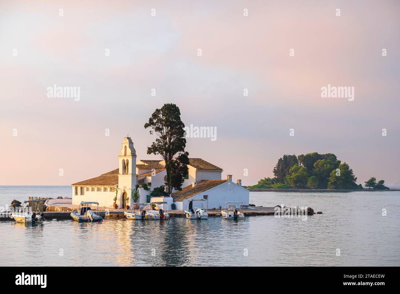 Griechenland, Ionische Inseln, Insel Korfu, Stadt Korfu (oder Kerkyra), Halbinsel Kanoni, orthodoxes Kloster Vlacherna Stockfoto