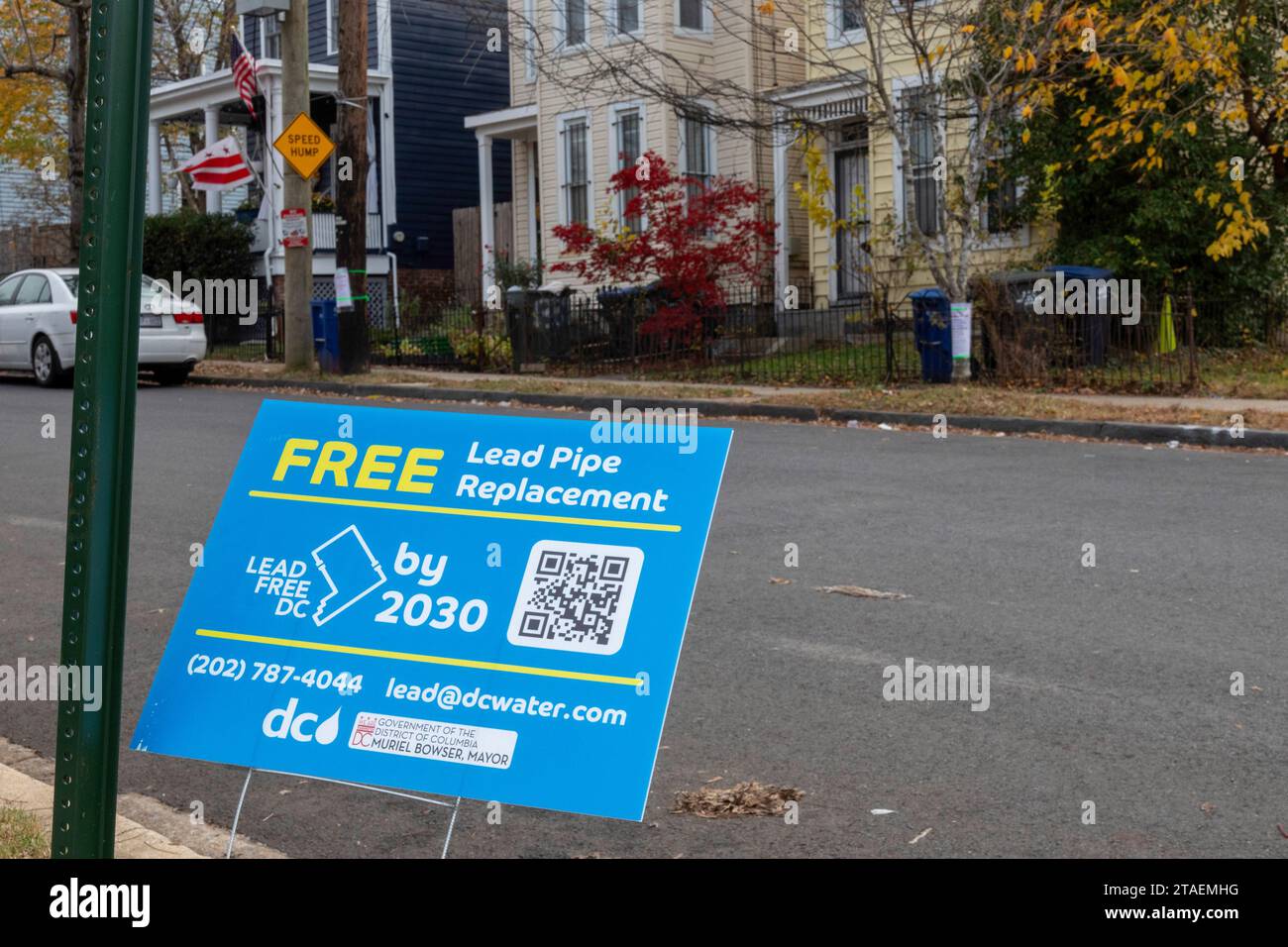 Washington, DC – Ein Schild im Stadtviertel Anacostia verspricht den Austausch aller Leitleitungen durch Kupferrohre im städtischen Wassersystem Stockfoto
