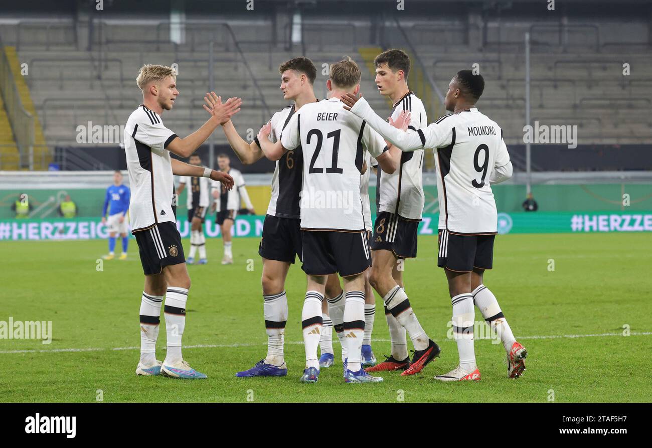 Paderborn, Deutschland. November 2023. firo: 17. November 2023, Fußball, Fußball: DFB-Nationalmannschaft, U21-Nationalspiel Männer, Männer, Europameisterschaft Qualifikation, Europameisterschaft Qualifikation, GER, Deutschland - Estland Jubilation zu 1:0, an Maximilian BEIER, DE, Credit: dpa/Alamy Live News Stockfoto