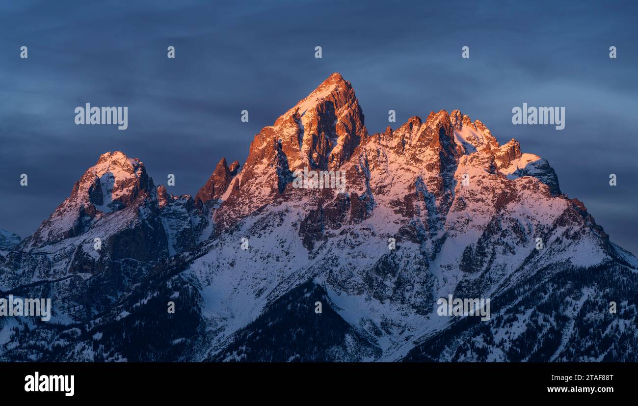Gipfel der Teton Range im Grand Teton National Park in Wyoming bei Sonnenaufgang. Stockfoto