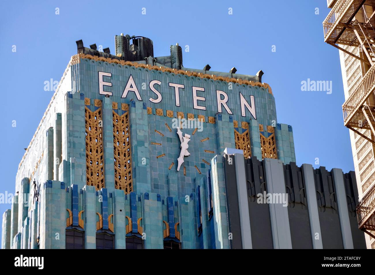 Das ikonische Eastern Columbia Building im Zentrum von LA ist ein wunderschönes Beispiel für Art déco-Architektur. Stockfoto