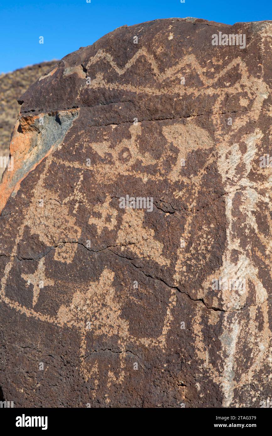 Felszeichnungen entlang Mesa Point Trail, Boco Negra, Petroglyph National Monument, New Mexico Stockfoto