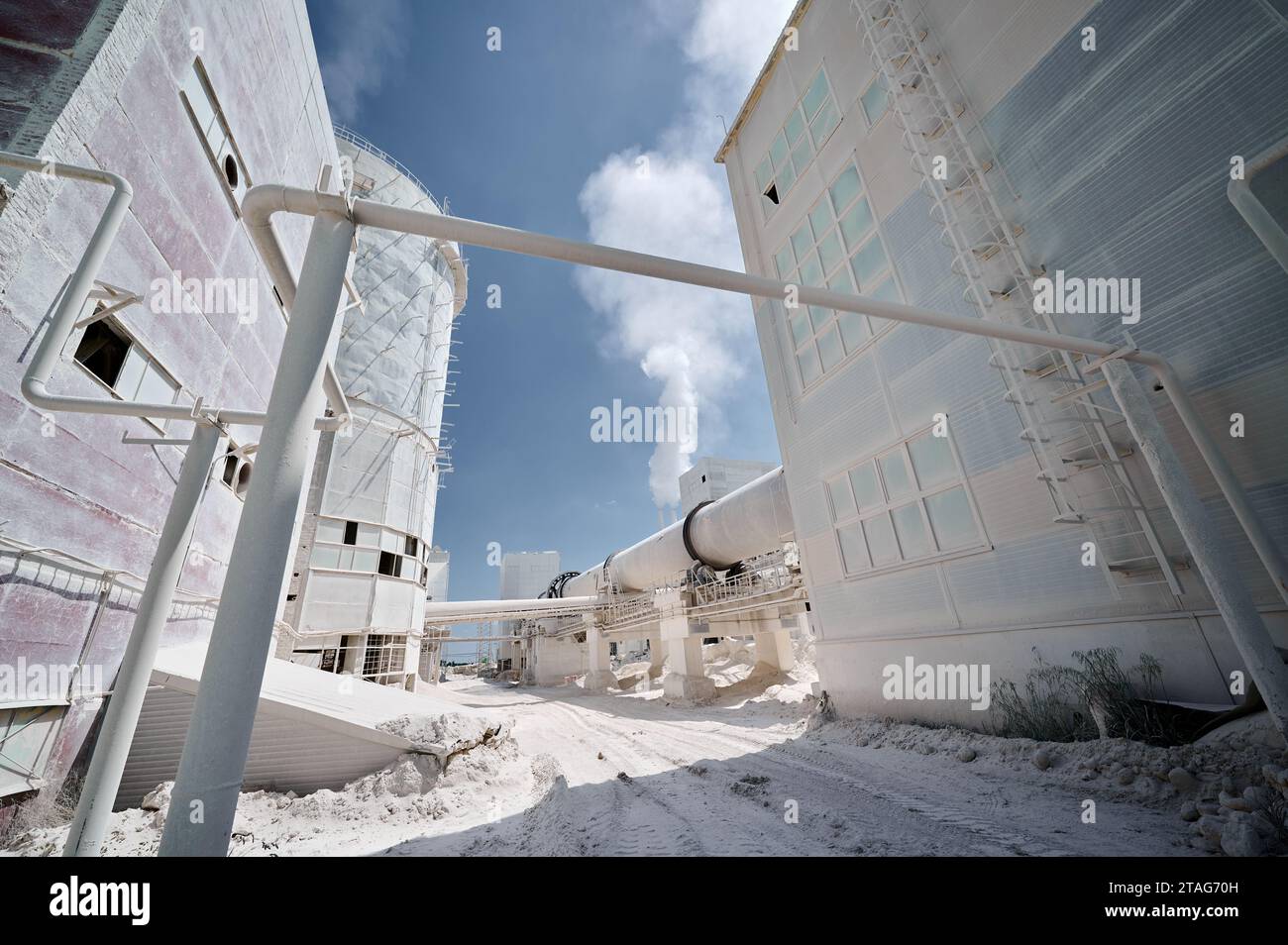 Rohrrohröfen zur Verarbeitung von Baustoffen Stockfoto