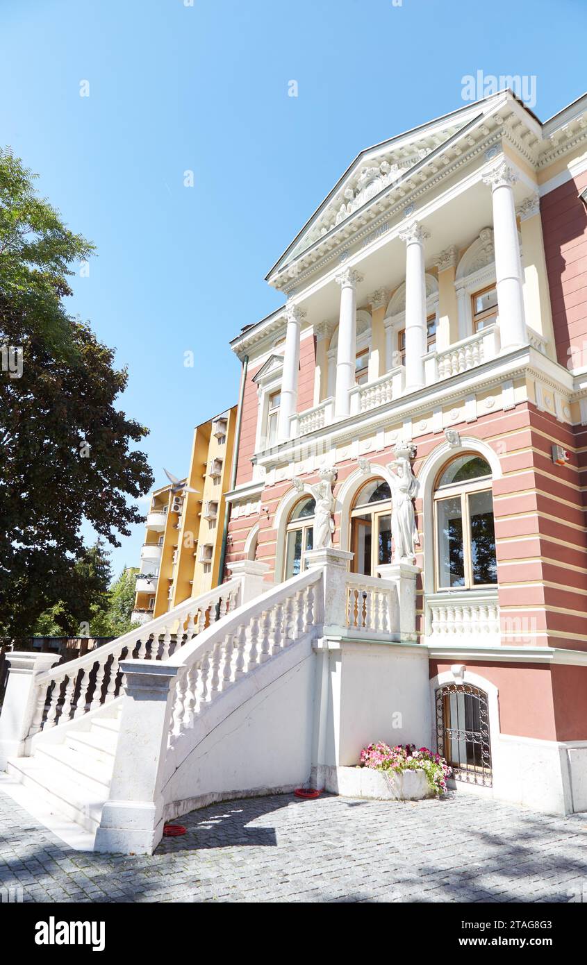 Das Olympische Museum von Sarajevo, das in einem wiederaufgebauten Gebäude aus der österreichisch-ungarischen Ära untergebracht ist Stockfoto