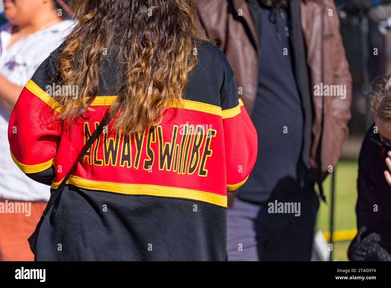 Ureinwohner der Ureinwohner der First Nations tragen einen „Always will Be“-Pullover beim „Sorry Day“-Event in Sydney während der National Reconciliation Week Stockfoto
