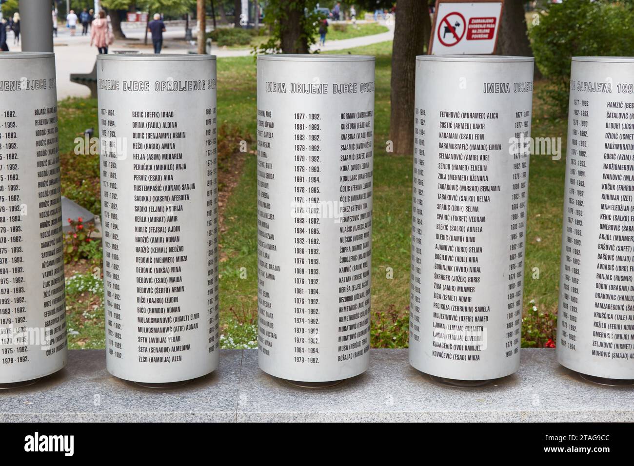 Überreste der Belagerung von Sarajevo, wie auf einem Spaziergang durch die Kriegsnarben zu sehen Stockfoto