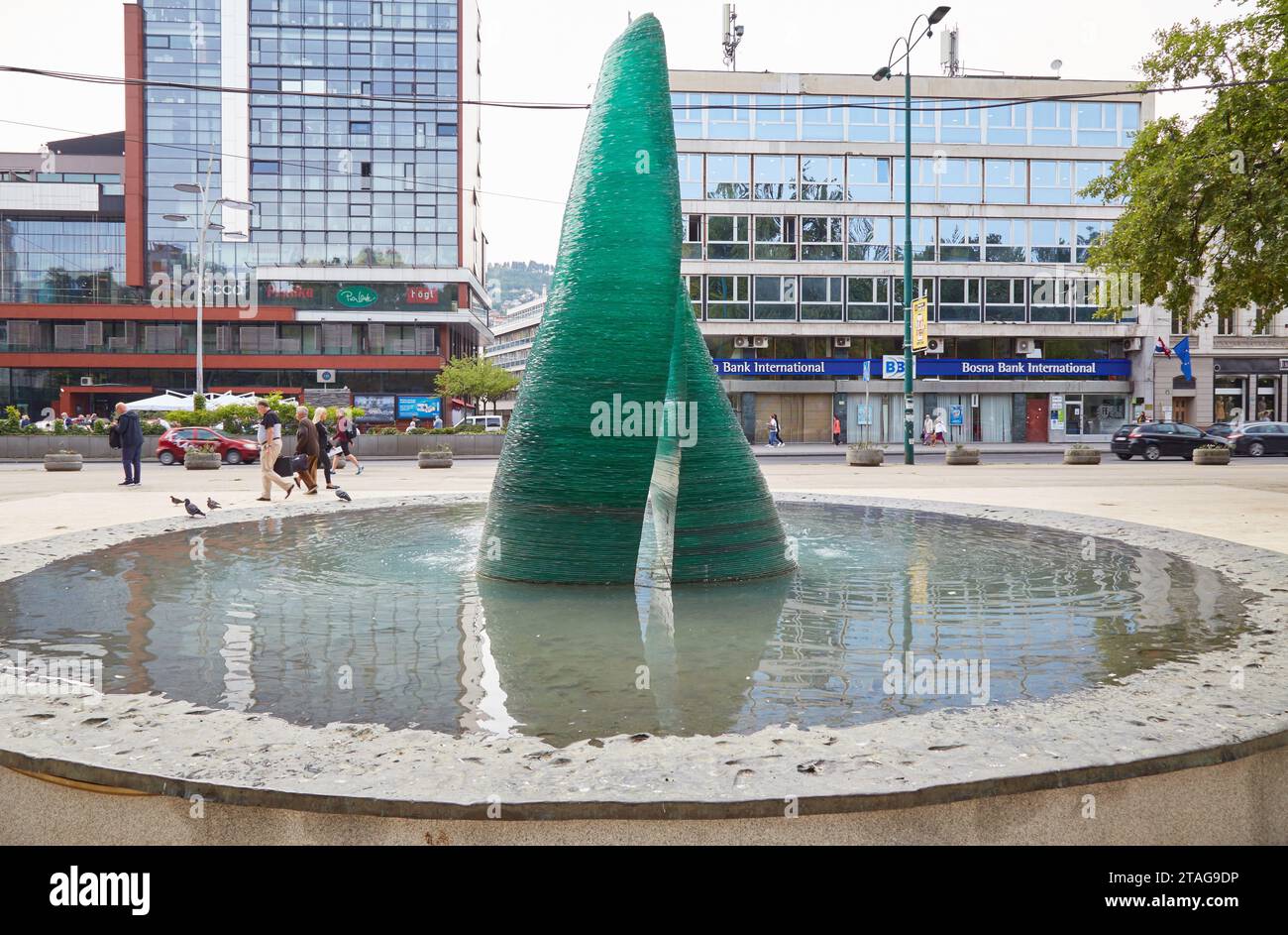 Überreste der Belagerung von Sarajevo, wie auf einem Spaziergang durch die Kriegsnarben zu sehen Stockfoto