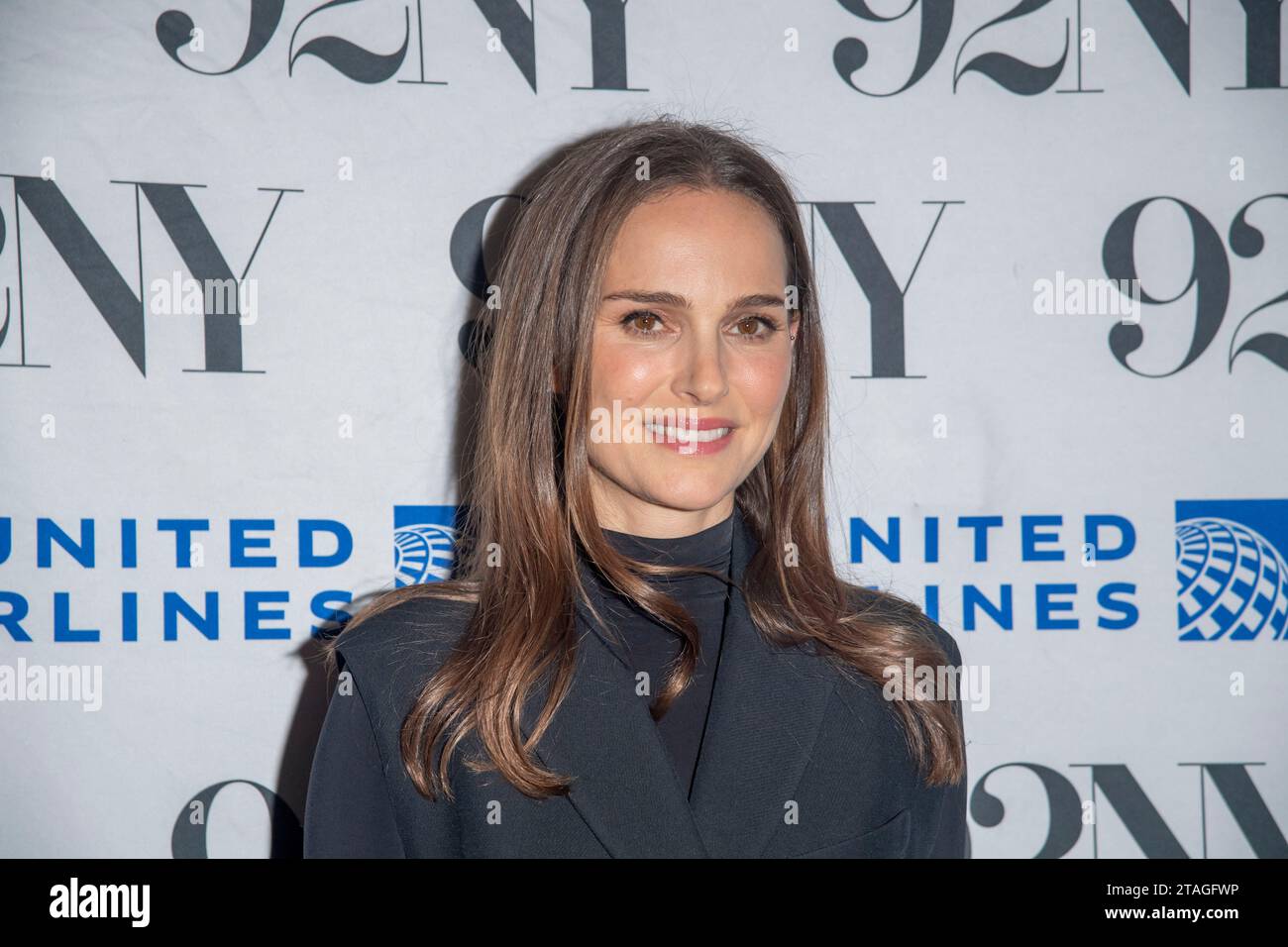 NEW YORK, NEW YORK – NOVEMBER 30: Natalie Portman nimmt am 30. November 2030 an Netflix's Mai Dezember Special Screening in der 92nd Street Y Teil. Quelle: Ron Adar/Alamy Live News Stockfoto