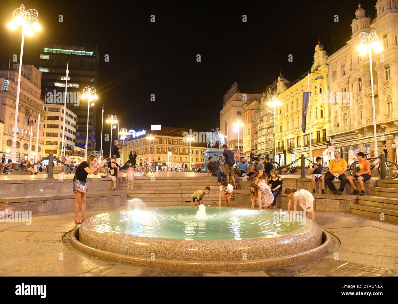Zagreb, Kroatien - August 2017: Ban Jelacic Square at Night, Zagreb, Kroatien Stockfoto