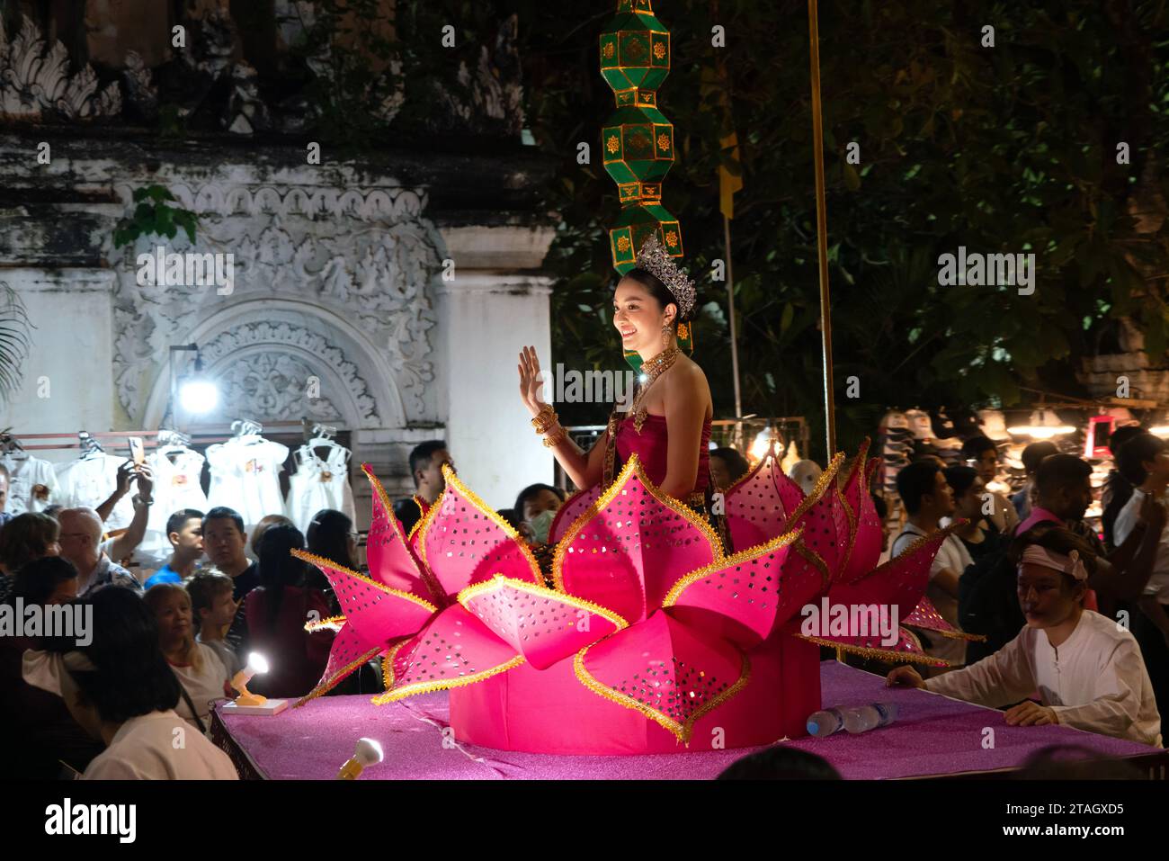 CHIANGMAI - 28. NOVEMBER 2023 : Parade am Loy Krathong oder Yee Peng Festival, das jährliche Festival, das am 28. November 2023 in Chiang-Mai stattfindet, Stockfoto