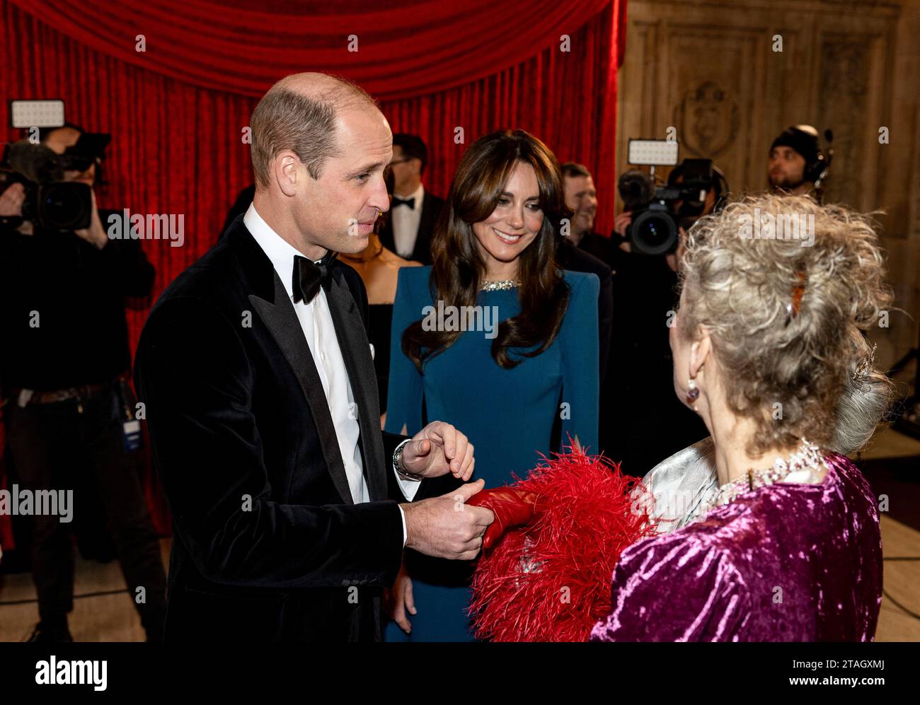 The Prince and Princess of Wales bei der Royal Variety Performance in der Royal Albert Hall, London, UK, am 30. November 2023. Die Kronprinzessin und der Prinz Stockfoto