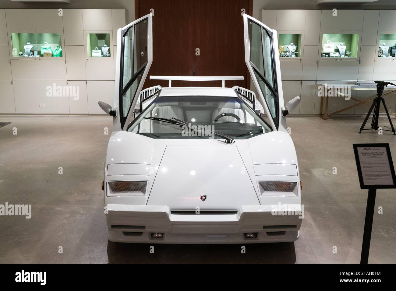 1989 Lamborghini Countach 25th Anniversary Edition, das während Sotheby's Pressespreview im Auctuin House in New York am 30. November 2023 zu sehen war Stockfoto