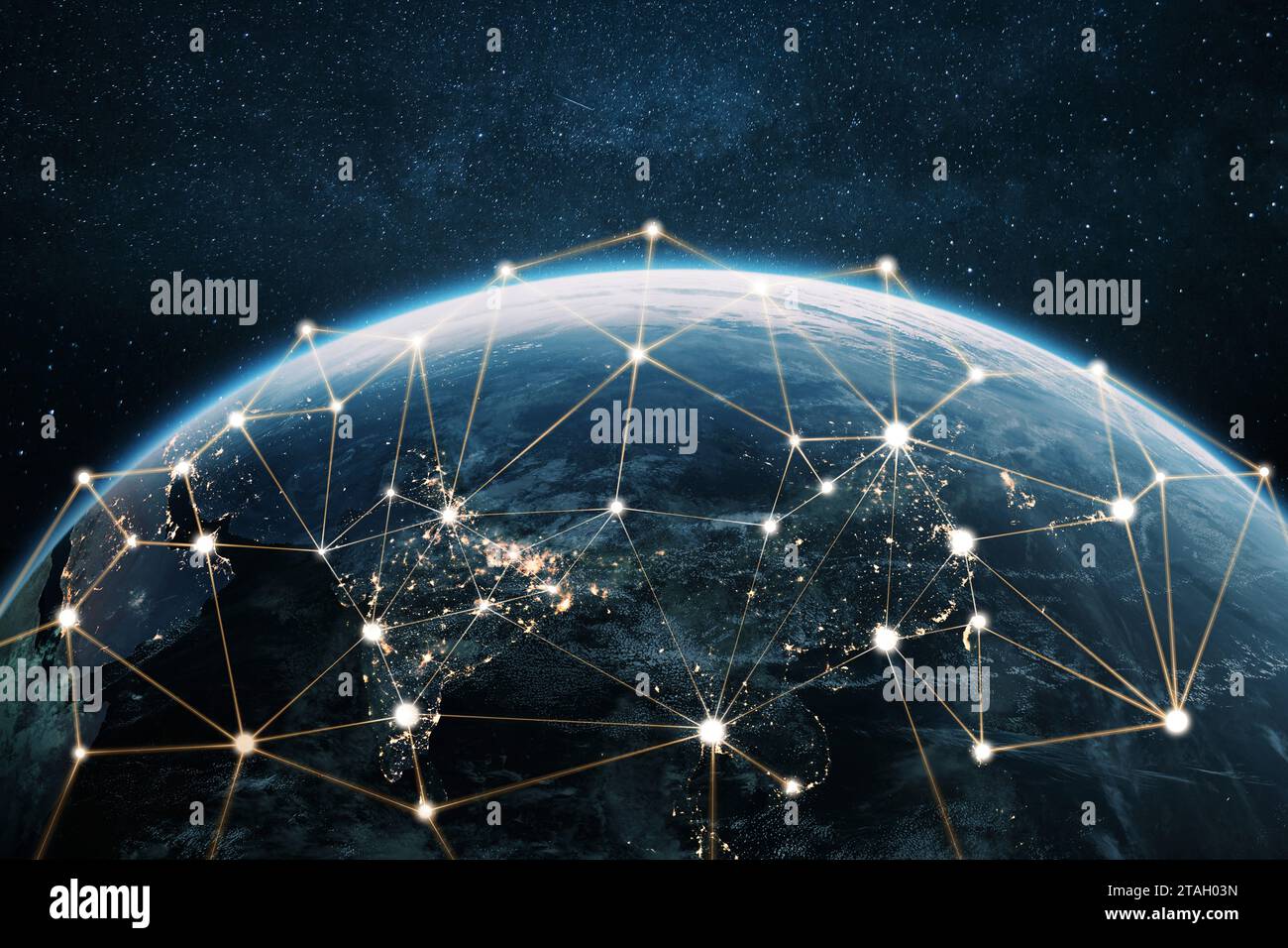 Wunderschöner blauer Planet Erde mit gelben Lichtlinien der Kommunikation, kreative Idee. Übertragung und Datenübertragung, Konzept. Reise. Technologie und Stockfoto