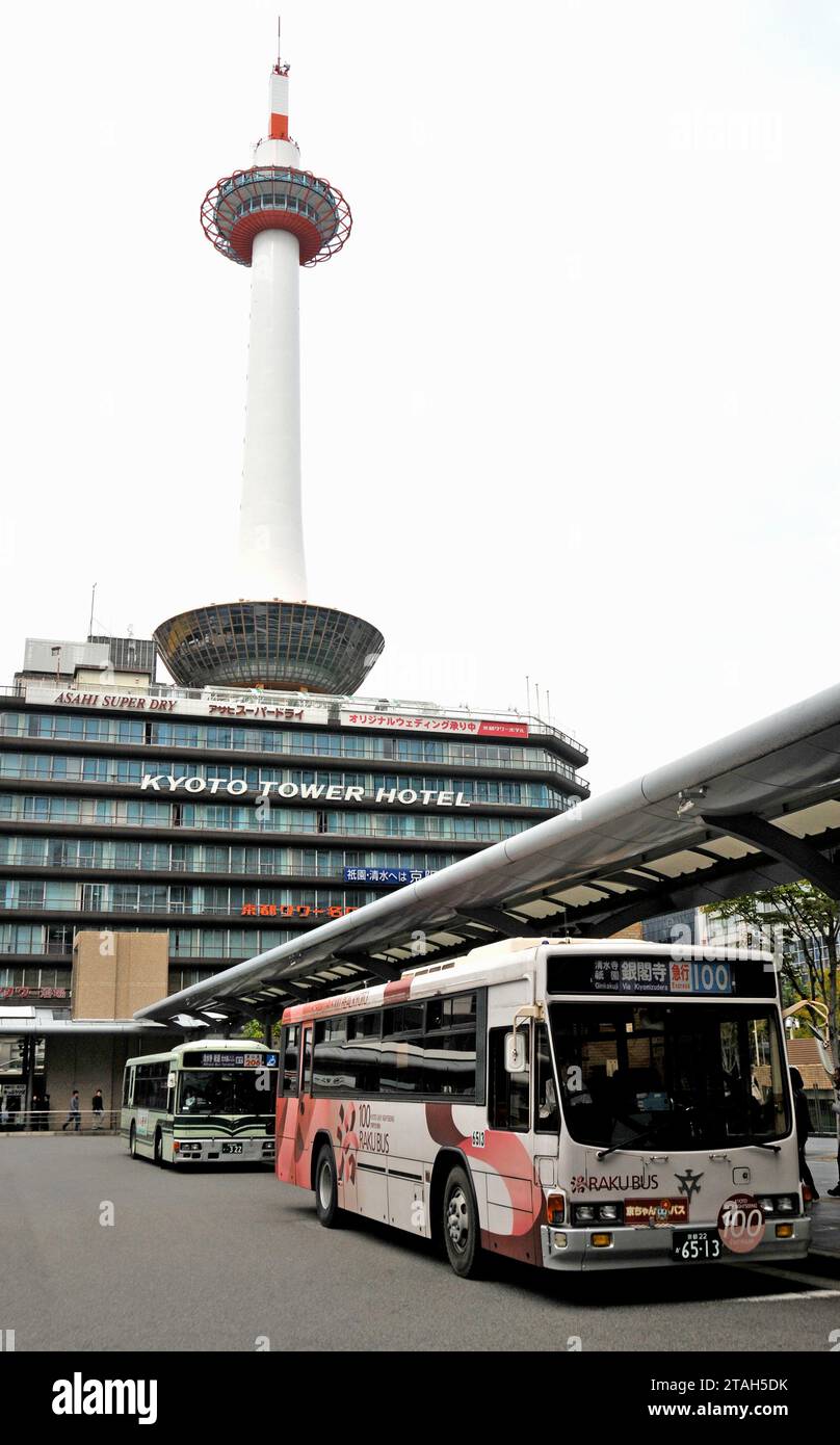 Bushaltestelle, Kyoto Tower Hotel, Kyoto, Kansai, Japan Stockfoto