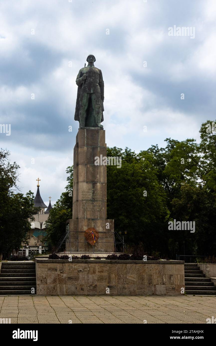 Rumänisches Soldatendenkmal. Gedenkstatue rumänischer Soldaten in Oradea, Rumänien Stockfoto