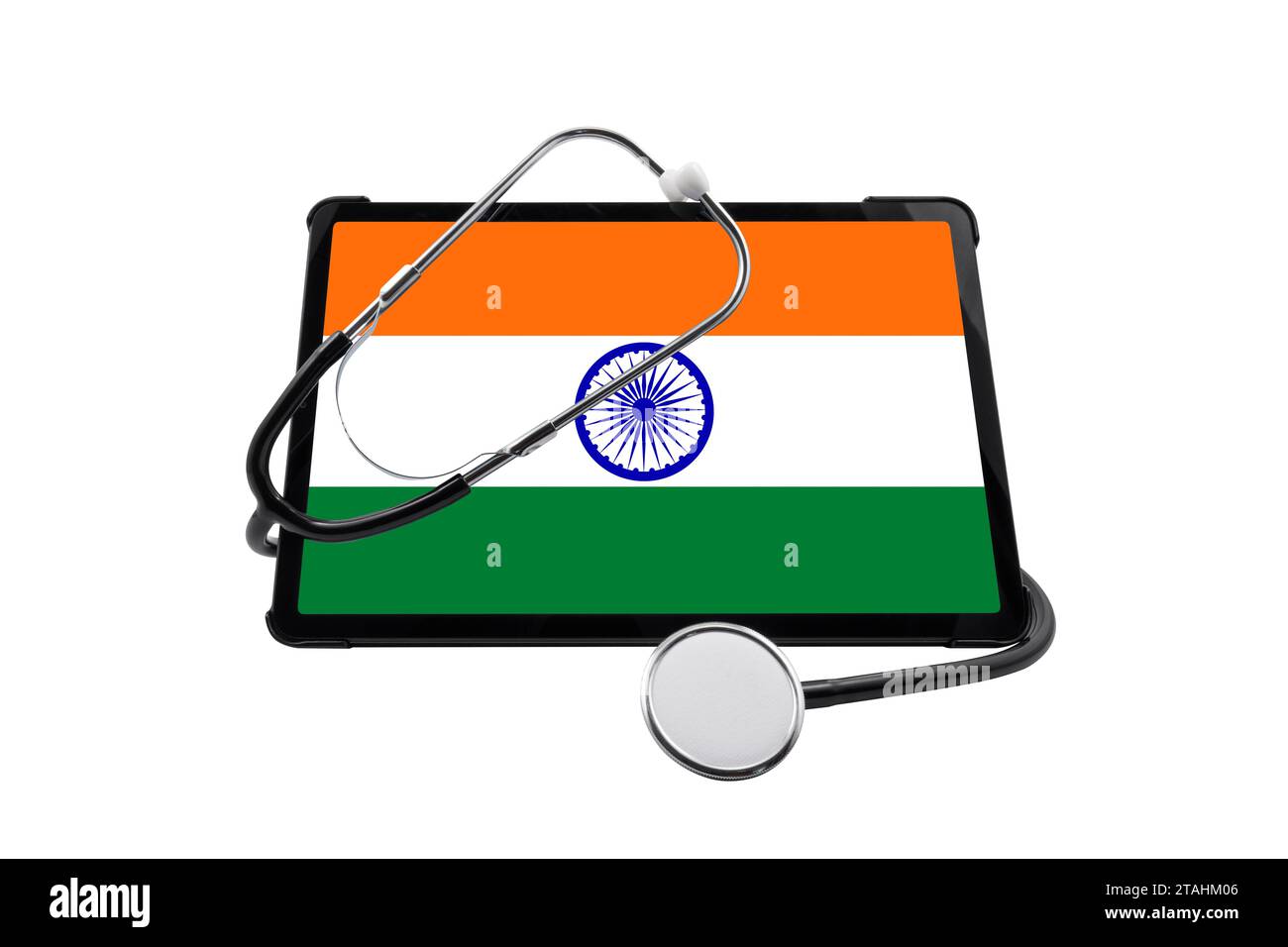Tablet-PC mit Indien-Flagge auf dem Bildschirm und medizinischem Stethoskop, isoliert auf weißem Hintergrund. Indisches Konzept für medizinische Diagnostik und Gesundheitssystem Stockfoto