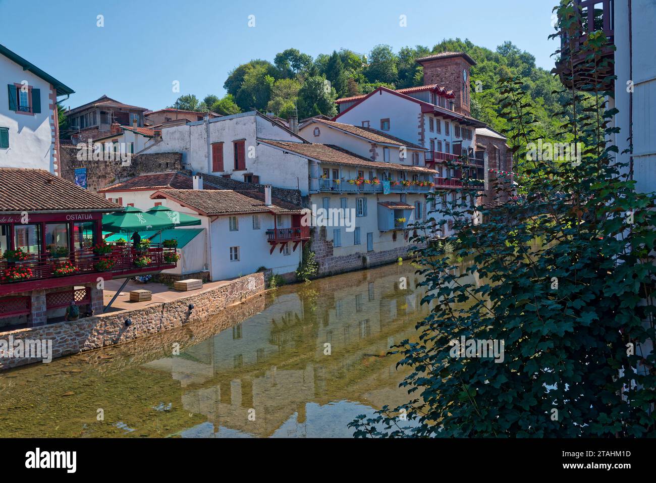 La Ville de saint jean pied de Port le Passage vers les chemins de saint jacques de compostelle - die Stadt saint jean pied de Port die Passage t Stockfoto