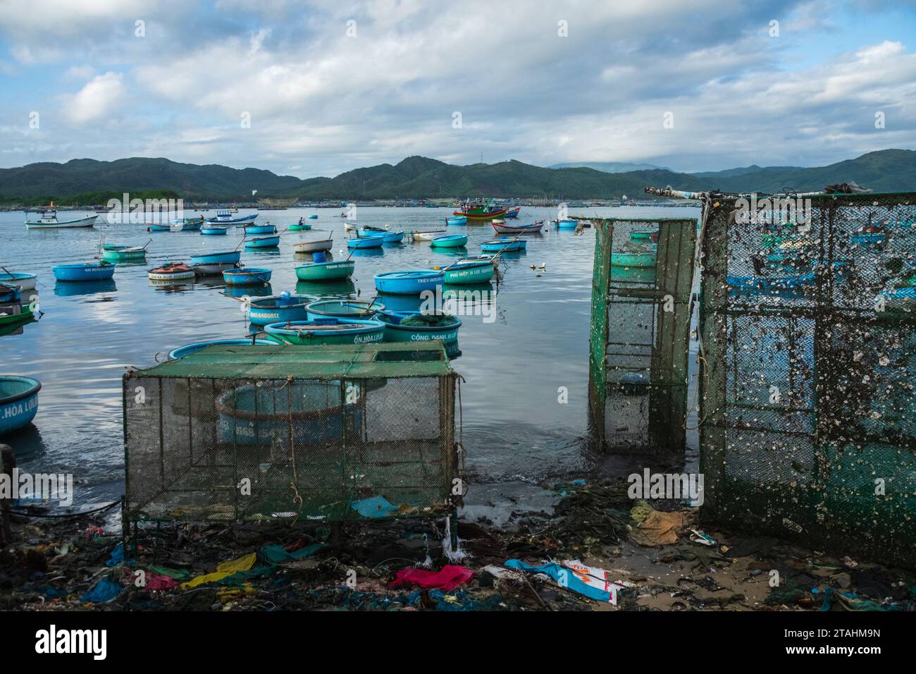 vietnamesische Korbboote in der Lagune Cu Mong, Phu Yen/Vietnam Stockfoto