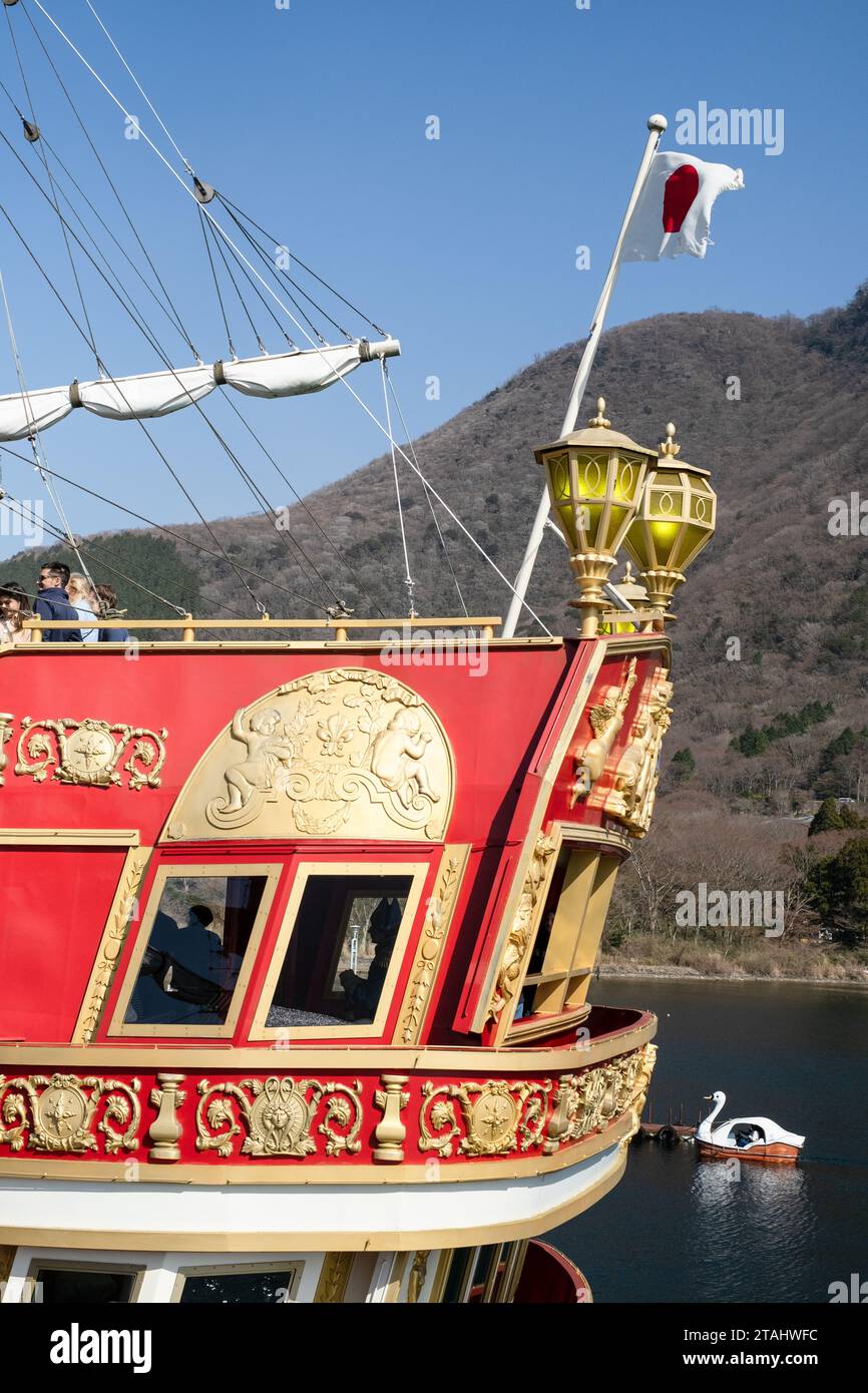 Detail der Hakone Sightseeing Cruise (genannt „Tōgendai-Ko“), ein Piratenschiff-Boot, auf dem Ashi-See, Hakone, Japan. Stockfoto