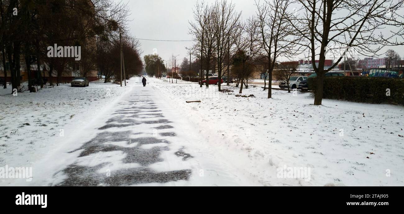 Landschaftsaufnahme der Straße am Wintertag Stockfoto