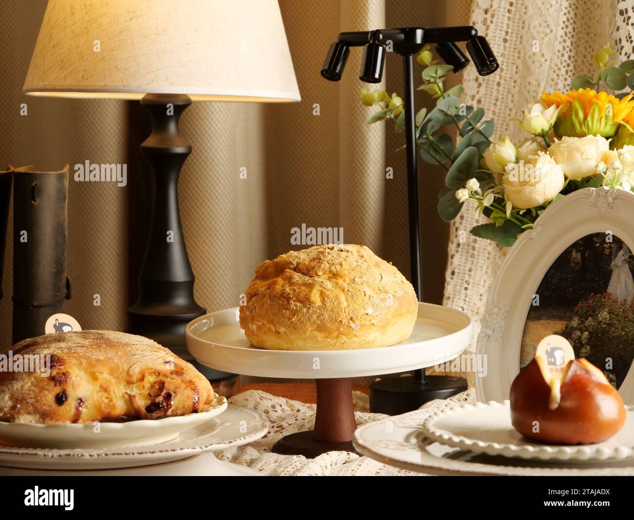 Fotos von Brot und Kuchen in Restaurants, Fotos in hoher Qualität Stockfoto