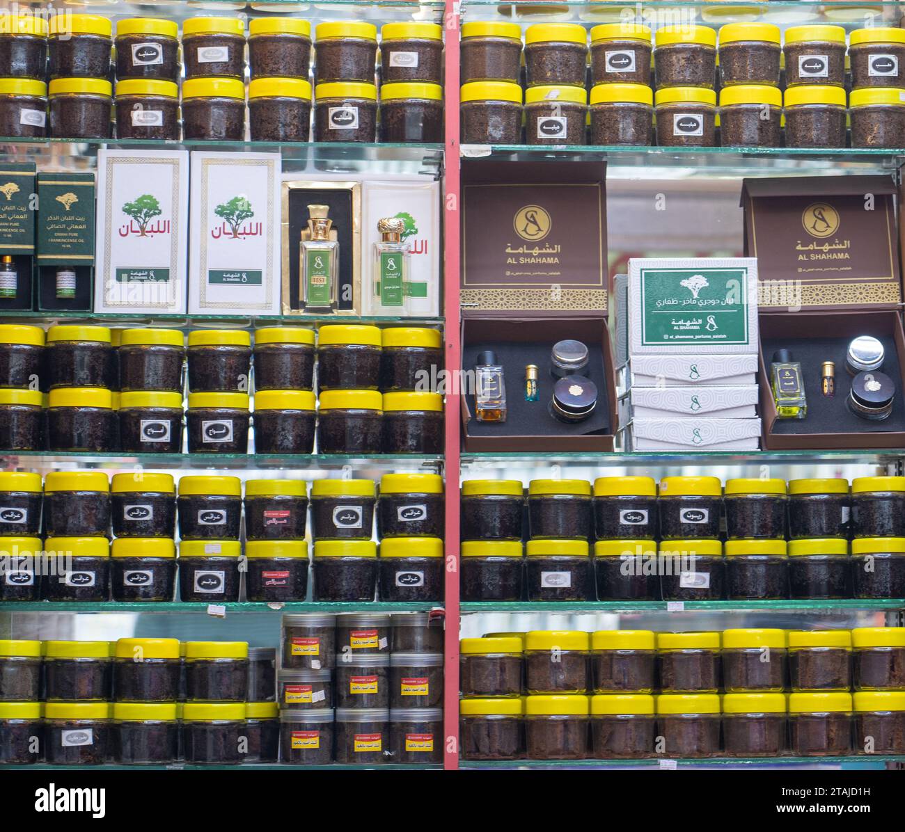 Salalalah, Oman, November 11,2023: Parfums und Buhkoor werden im Al-Husn Souq in Salalah verkauft. Stockfoto
