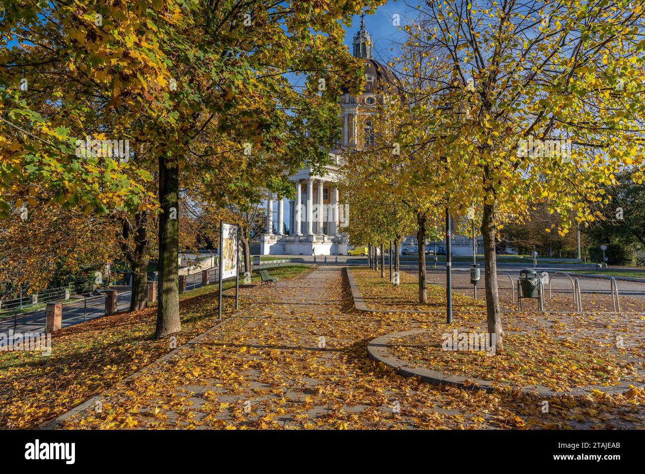 Blick auf die Basilika von Superga im Herbst (Piemont, Italien) Stockfoto