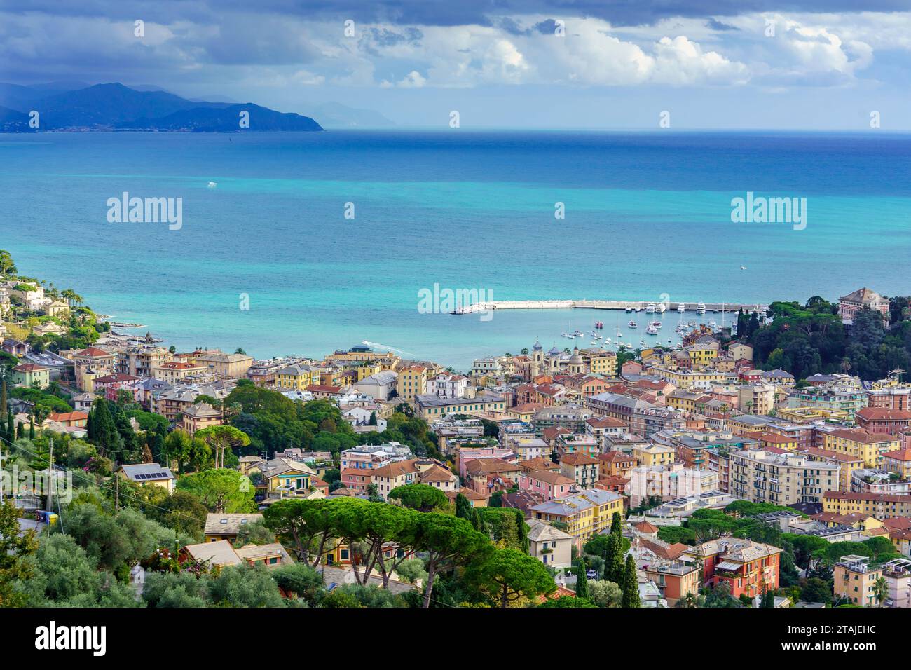 Die ligurische Stadt Rapallo von oben gesehen Stockfoto