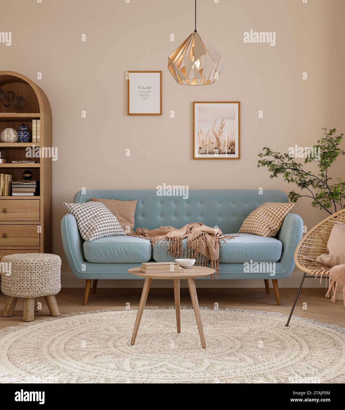 Gemütliches Zuhause in hellen Pastelltönen mit blauem Sofa, Holzmöbeln und wunderschönem Dekor. Wandmodell Stockfoto