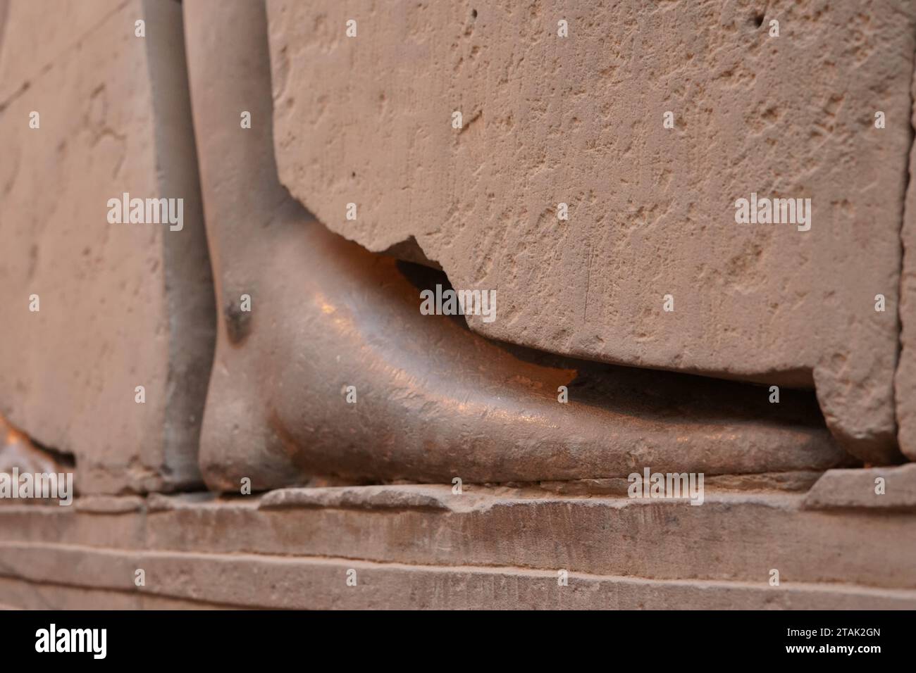 Ägyptischer Tempel beschädigte den Fuß Stockfoto