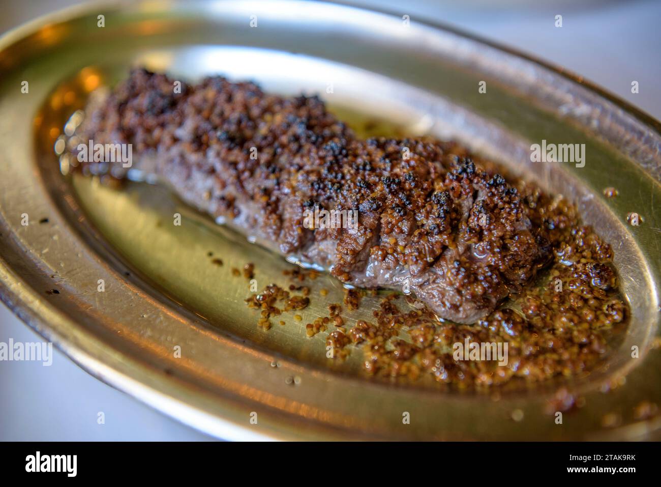 Hauptgericht Rindfleisch im Restaurant Cal CofA in Llívia (Cerdanya, Girona, Katalonien, Spanien, Pyrenäen), ESP: Segundo plato de ternera Stockfoto