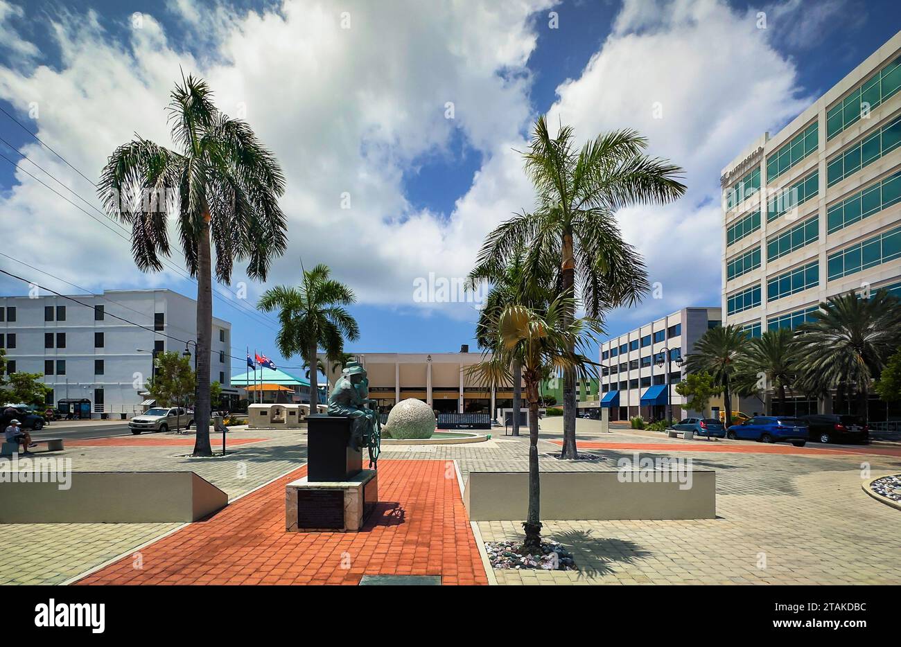 Grand Cayman, Cayman Islands, 13. Juli 2023, Blick auf den Heroes Square im Herzen der Innenstadt von George Town Stockfoto