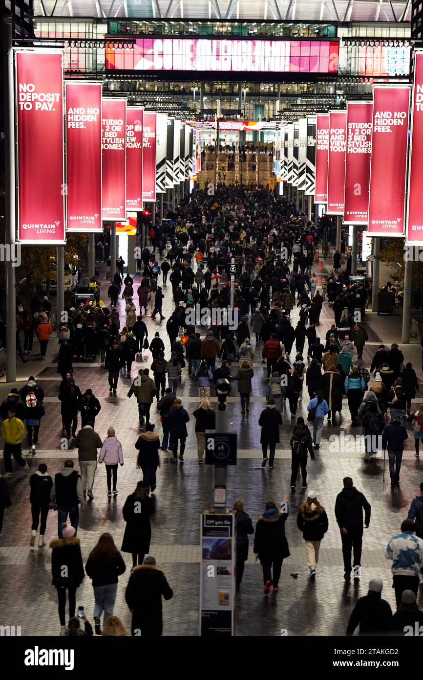 Eine allgemeine Ansicht der Fans auf Wembley weit vor dem Spiel der