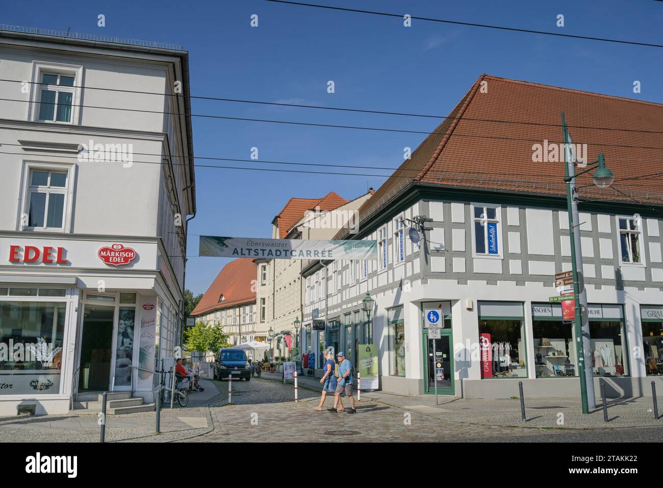 Straßenszene, Friedrich-Ebert-Straße, Altstadt-Carée, Eberswalde, Brandenburg, Deutschland Stockfoto