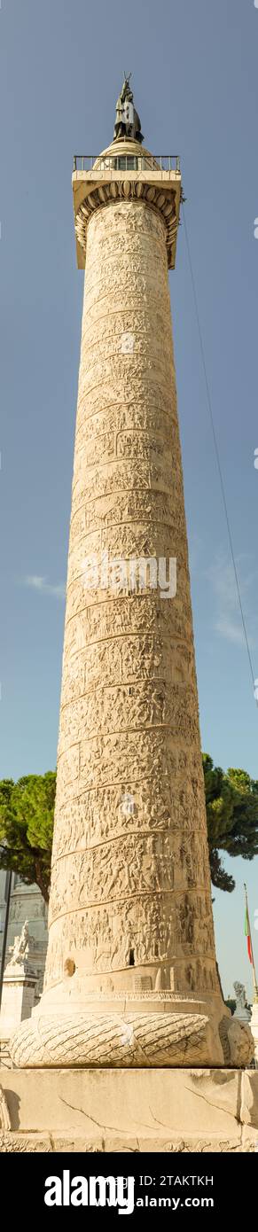 Trajan's Column (lateinisch Columna Traiani) ist eine römische Triumphsäule im Trajan's Forum in Rom. Stockfoto