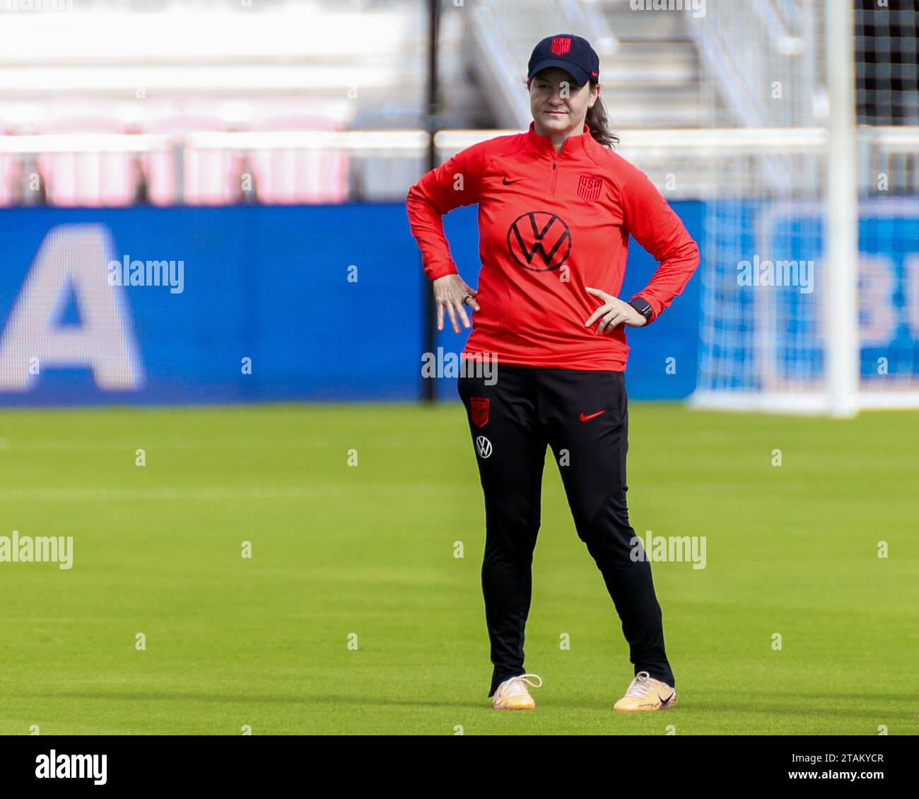 Caoch Twila Kilgore beim USWNT gegen China PR-Trainingstag, internationales Freundschaftsspiel, im DRV PNK Stadium in Fort Lauderdale, Florida, USA, 1.12.2023, Foto: Chris Arjoon Stockfoto