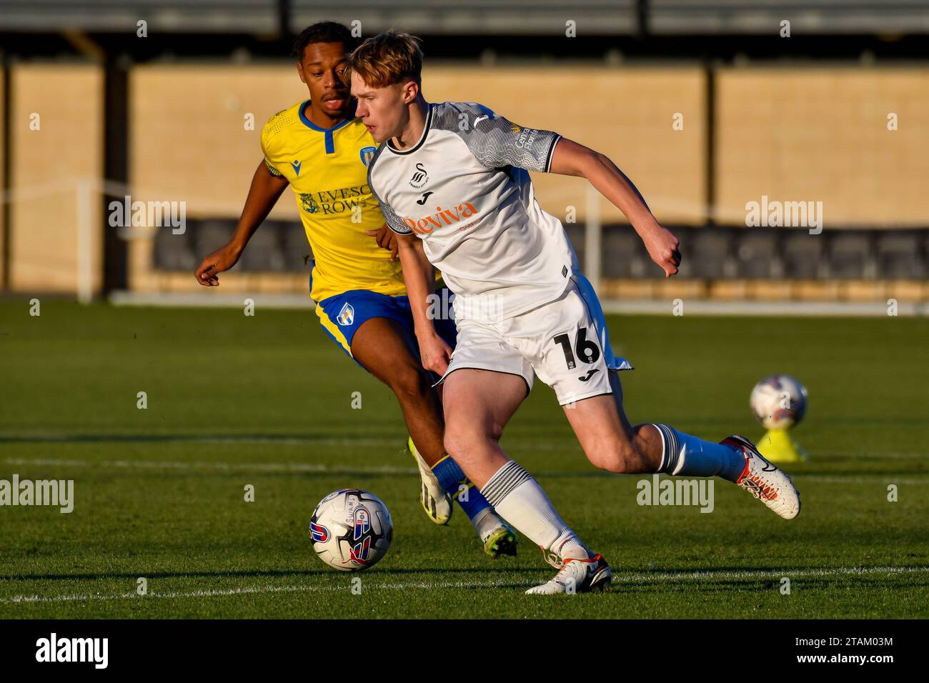 Swansea, Wales. 1. Dezember 2023. Harry Jones aus Swansea City in Aktion während des U21-Spiels zwischen Swansea City und Colchester United in der Swansea City Academy in Swansea, Wales, Großbritannien am 1. Dezember 2023. Quelle: Duncan Thomas/Majestic Media/Alamy Live News. Stockfoto